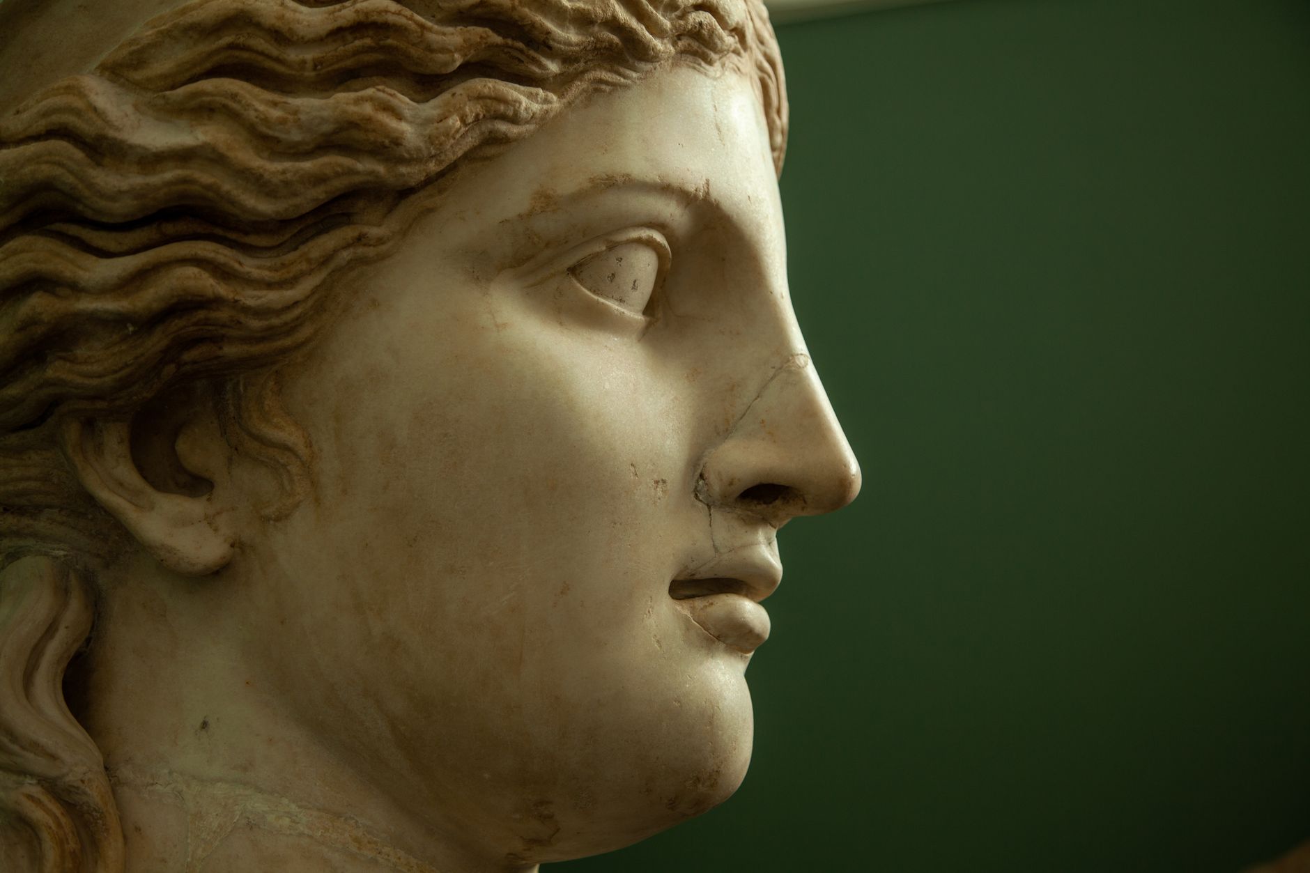 Greek statue looking right.
